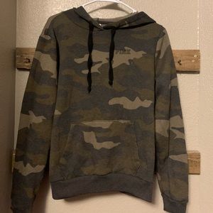 🔥CAMO pink sweatshirt!!